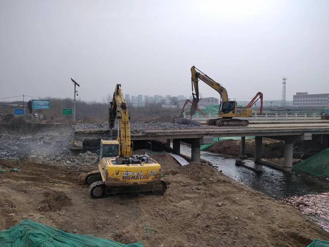 大跨度跨河旧桥拆除施工技术