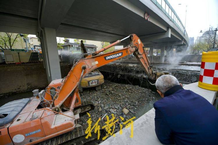 跨河公路桥梁拆除关键施工技术