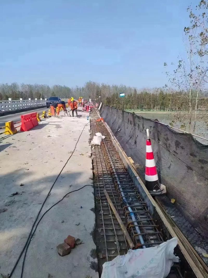 浅谈公路桥梁加固技术