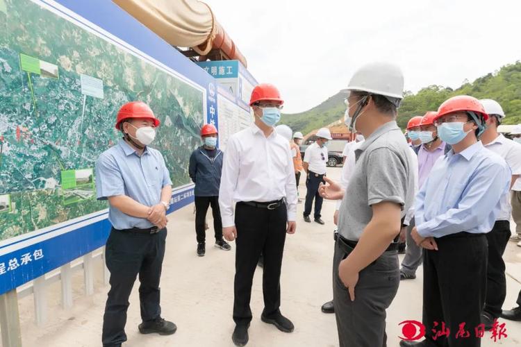 大漠戈壁开路先锋——记中国交建京新高速临白三标总承包部党工委书记、总经