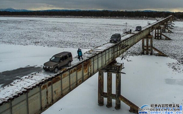 世界最惊险大桥：宽仅两米无护栏常年冰雪覆盖