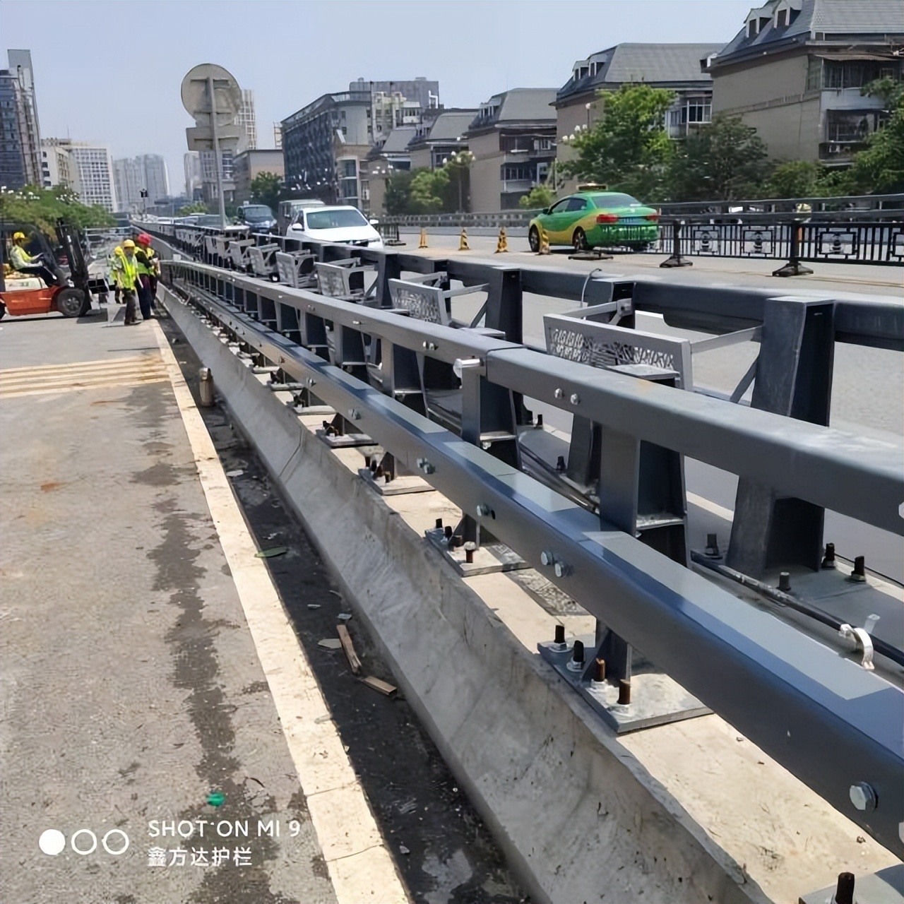 安徽桥梁防撞护栏设计_桥梁护栏_混凝土金属组合式护栏施工