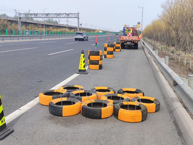 废旧轮胎防撞桶_新型防撞设施安墩墩_桥梁防撞墩