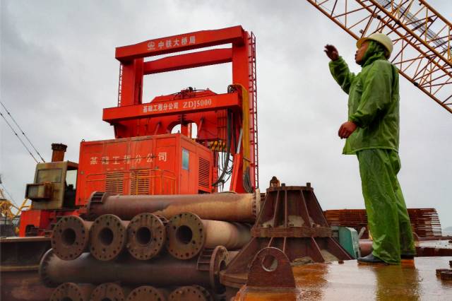 中国桥梁装备发展_中铁大桥局海上装备_桥梁设备